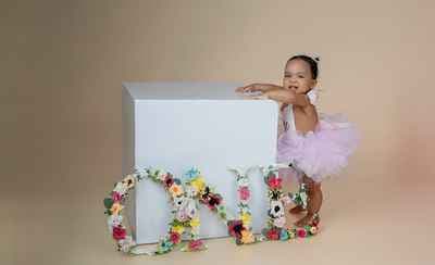 AlinaPhotographer - Family, Maternity, Newborn, Sitter, Smash the cake photography by MadlyinLove.co.uk